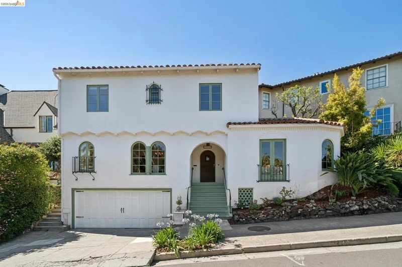 6080 Ocean View Drive