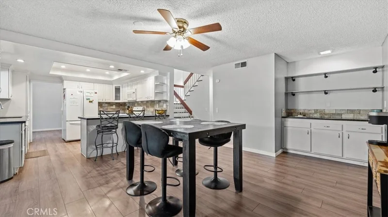 1445 E Bermuda Dunes photo 2
