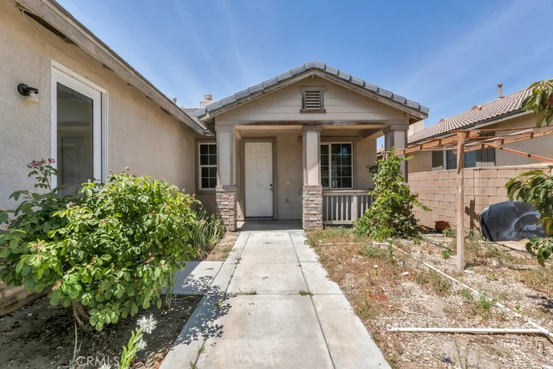 3753 Saddleback Drive photo 2