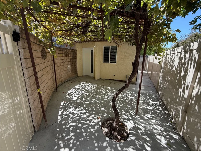 7818 Amestoy Avenue 1/2