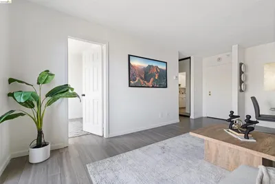 4 Admiral Dr B430 photo 2