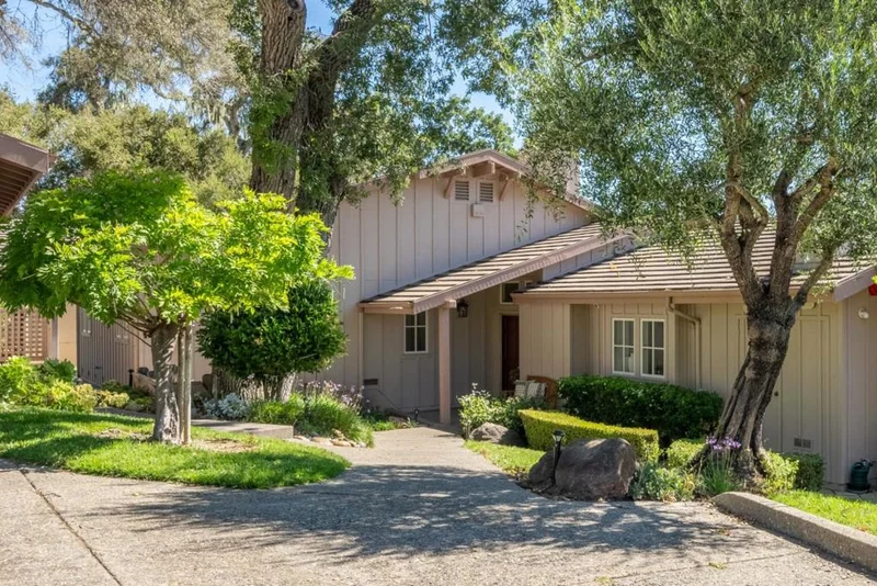 25405 Markham Lane