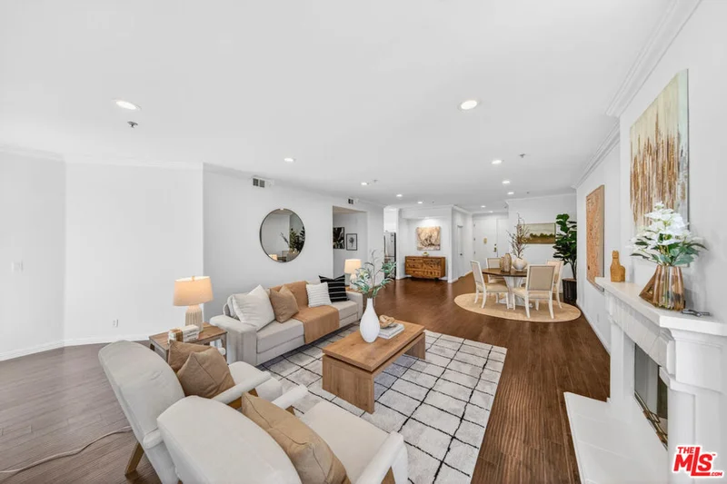 333 Westminster Avenue 402, Los Angeles, CA 90020