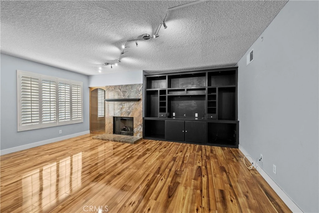 Interior 4