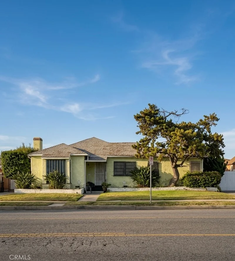 8826 S Van Ness, Los Angeles, CA 90047