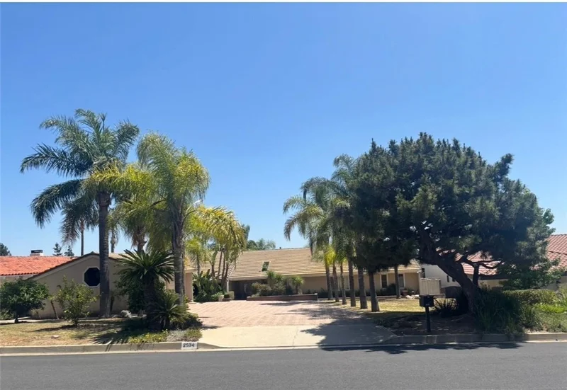 2534 E Vista photo 2