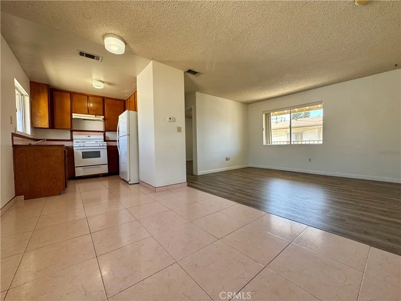 12327 Beverly C3