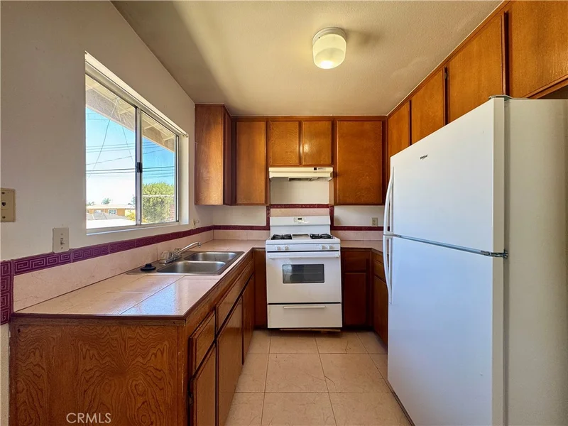 12327 Beverly C3 photo 2