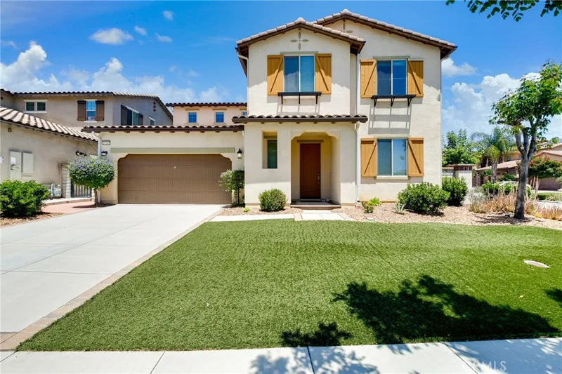 13262 Los Robles Court