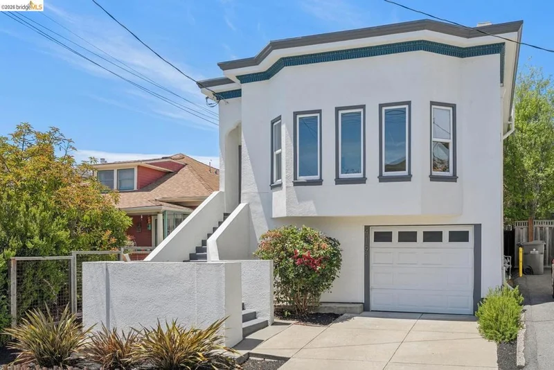 4191 Montgomery St, Oakland, CA 94611