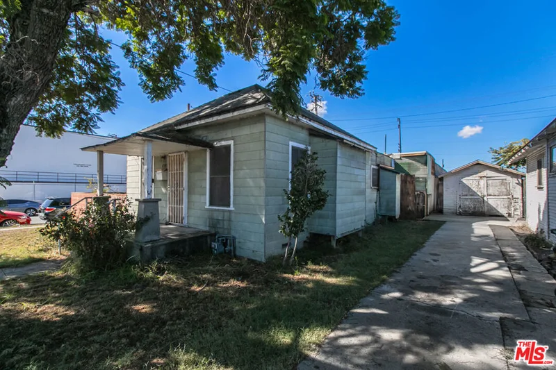 6541 Regent Street photo 2