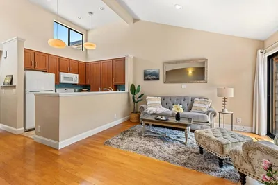 461 Dela Vina Avenue 205