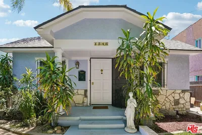 1546 W 30th Street photo 2