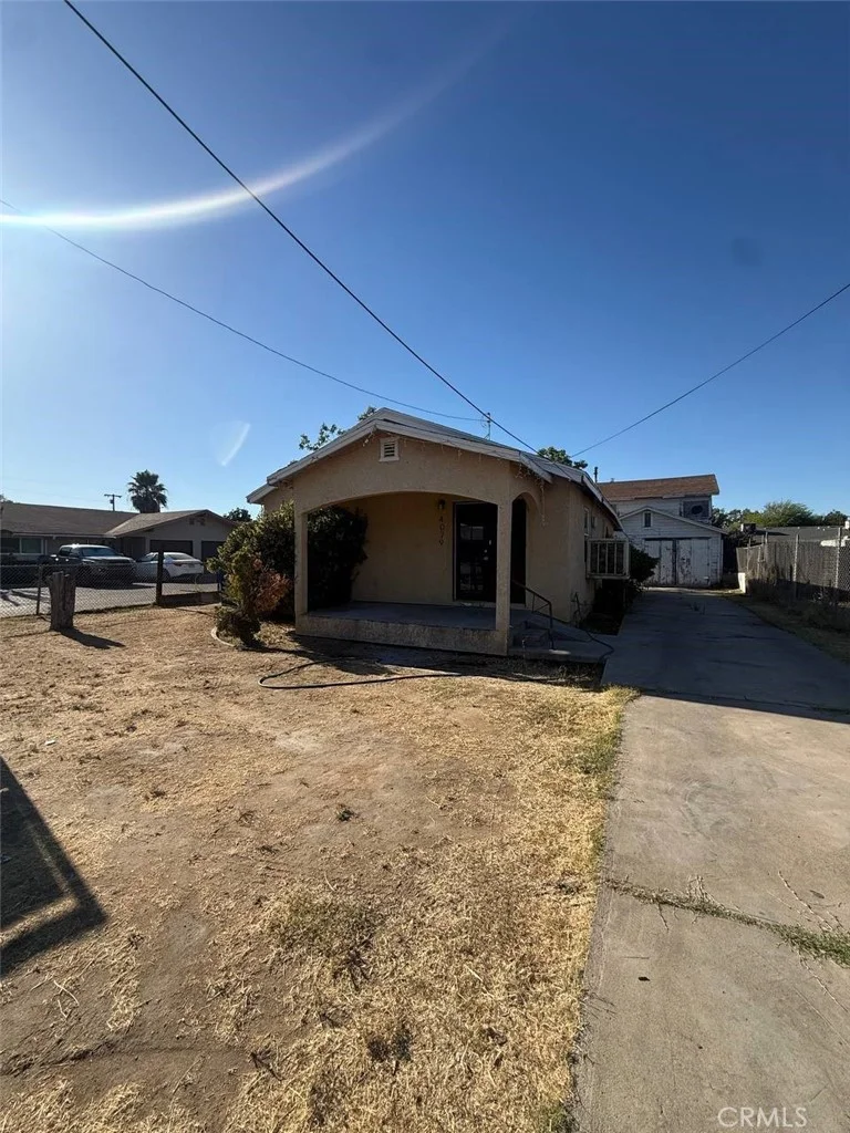 4079 E Heaton Avenue, Fresno, CA 93702