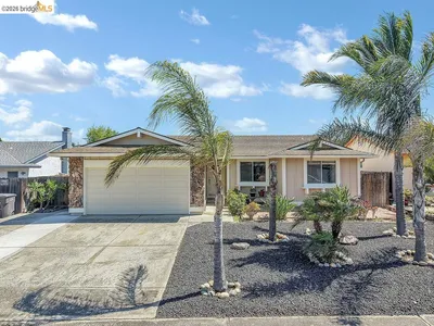 979 Walnut Dr