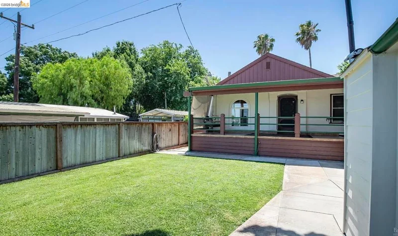 1410 Taylor Rd photo 2