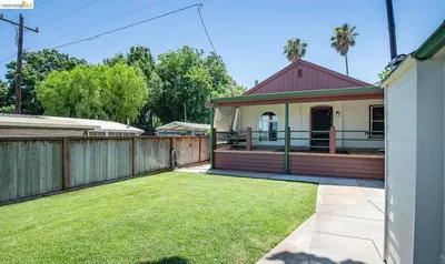 1410 Taylor Rd photo 2