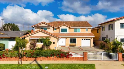 8715 El Lago