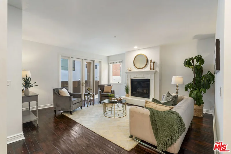 5057 Maplewood Avenue 202