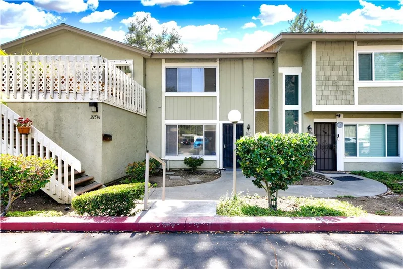Photo 2 of 2151 E Aroma Dr