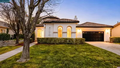 175 Oakridge Way