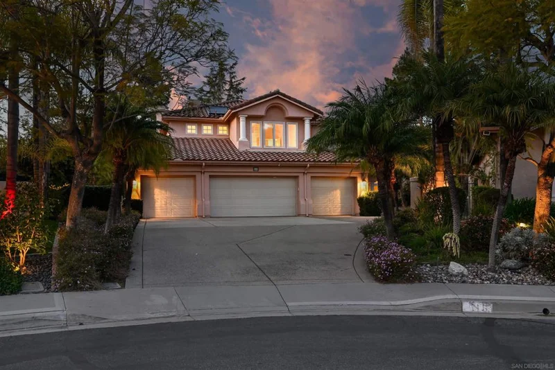 516 Camino Bailen, Escondido, CA 92029