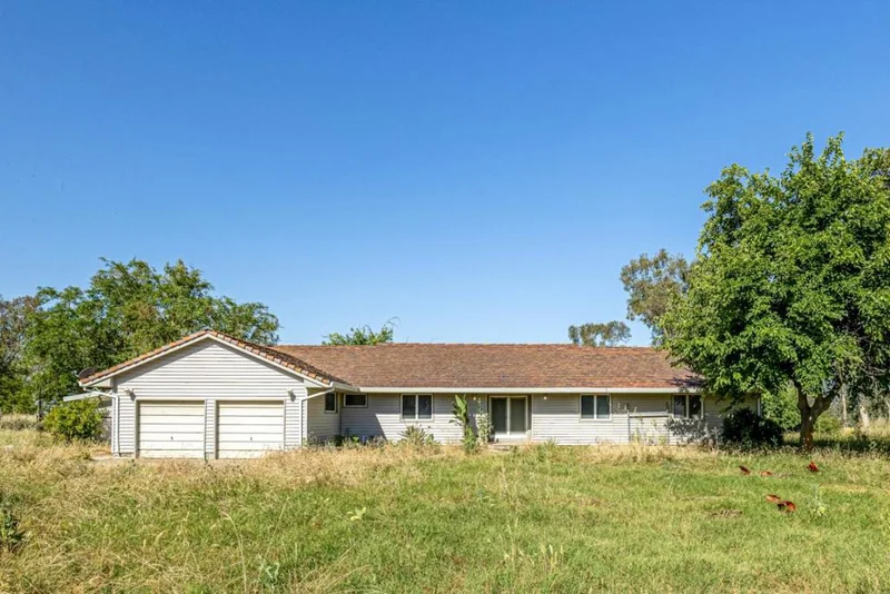 3205 Fifield Road