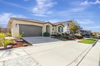 2051 Rosewood Drive photo 2