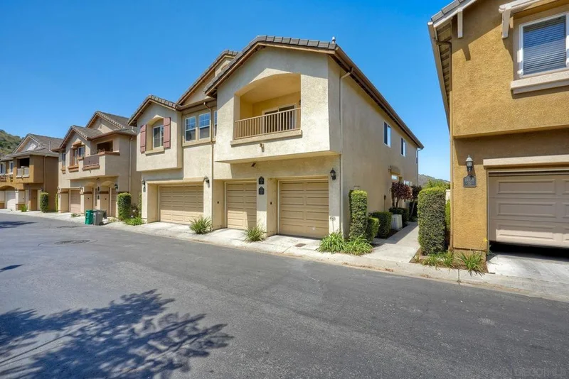 10334 Scripps Poway Pkwy 34