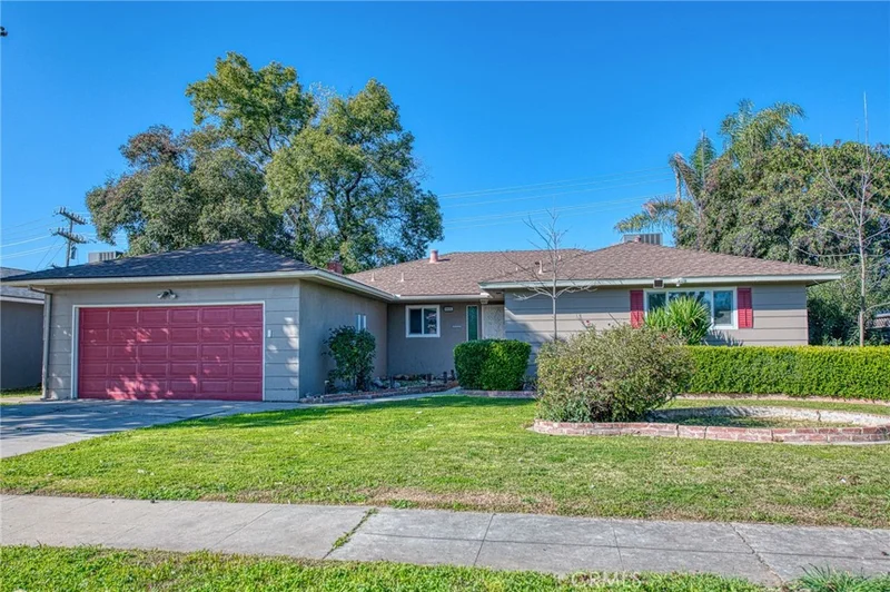 5435 N Bond Street photo 2