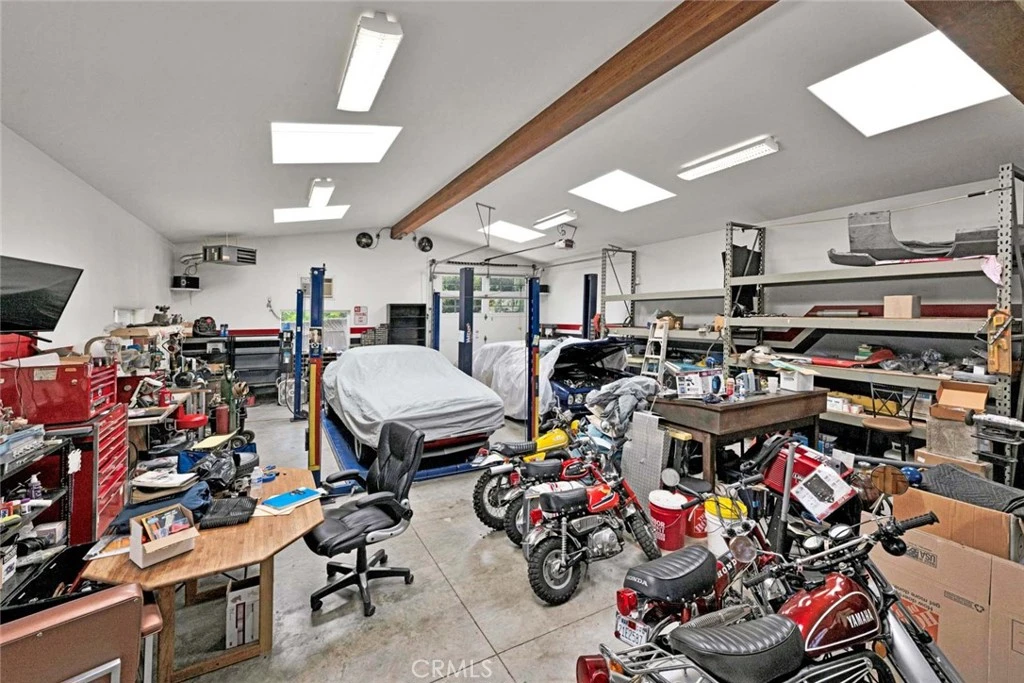 Interior 4