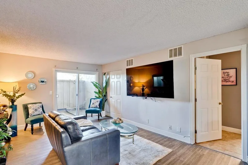 259 N Capitol Avenue 163 photo 2