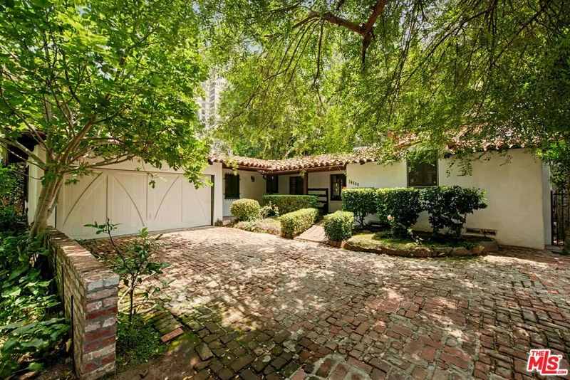 10484 Lindbrook Drive, Los Angeles, CA 90024