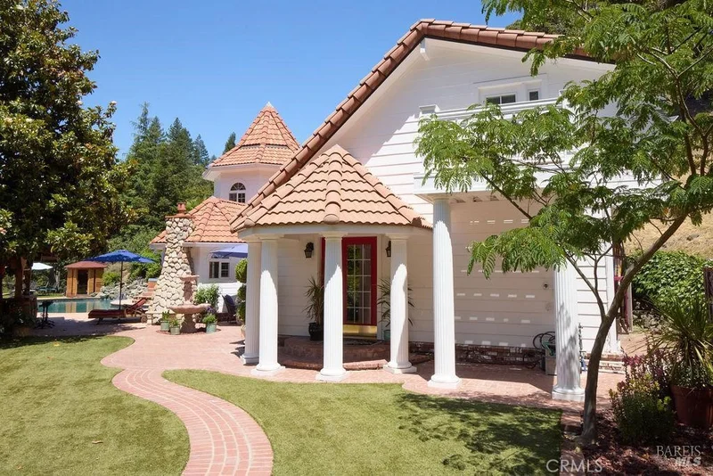 19400 Scenic Drive