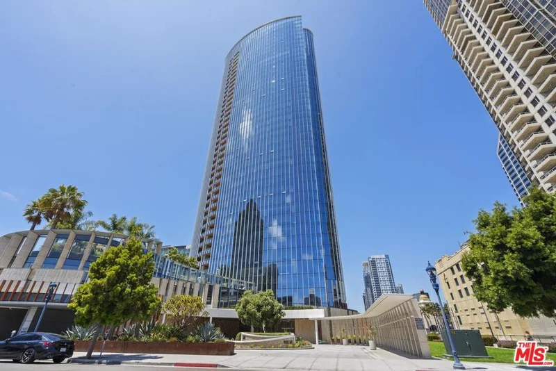 888 W E Street 202