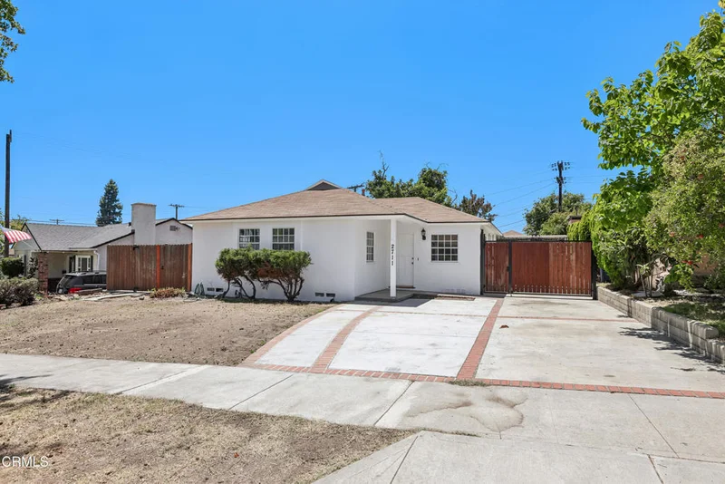 2711 N Lincoln Street, Burbank, CA 91504