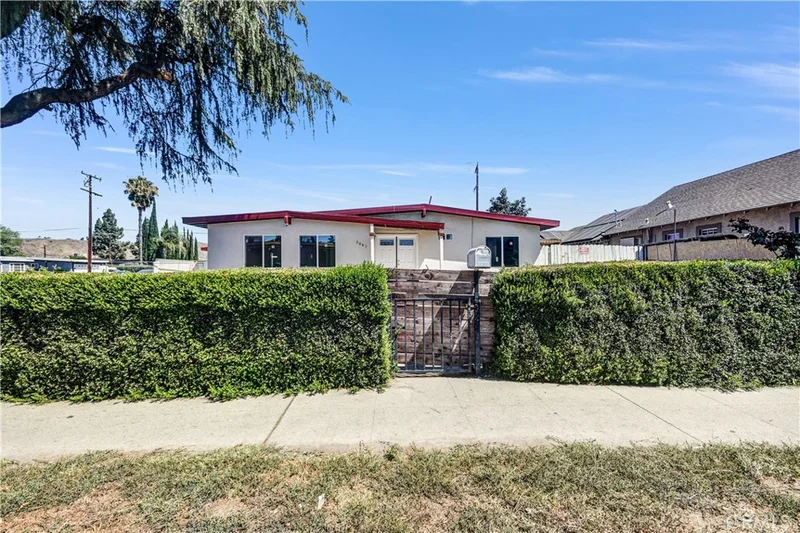 Photo 2 of 2065 W Orange Grove Avenue