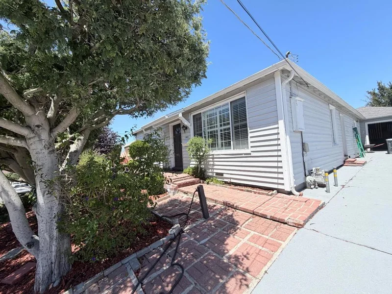 Photo 2 of 140 De Soto Way