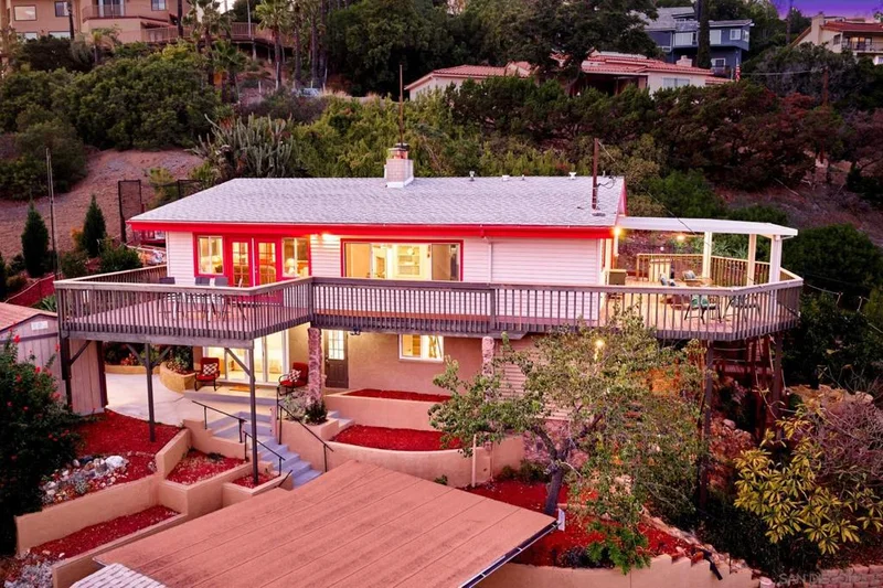 10562 Queen Avenue, La Mesa, CA 91941