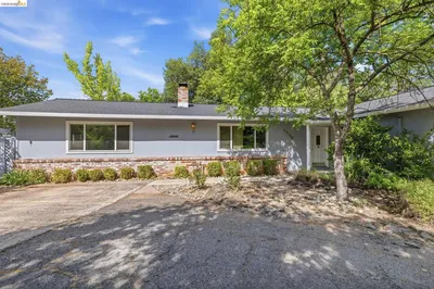 20530 Deerfield Dr photo 2