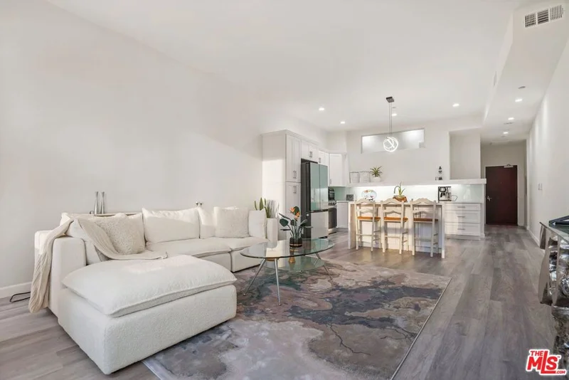 1100 Wilshire Boulevard 3307