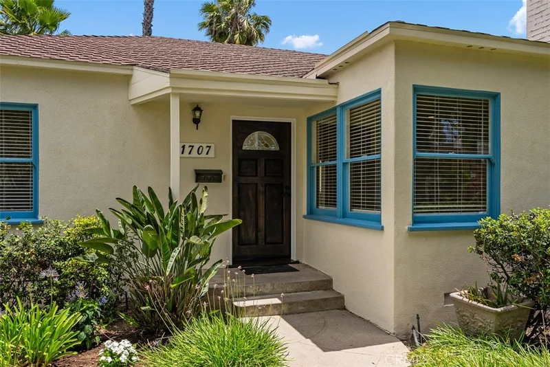 1707 N Olive Street photo 2