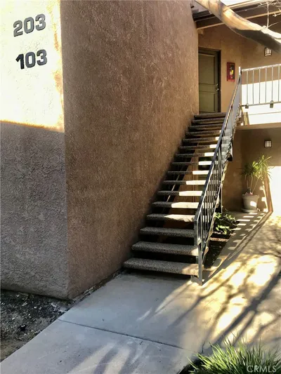 2612 Avenida Del Vista 203 photo 2