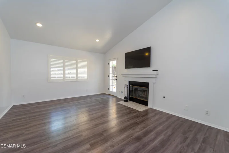 4365 Oak Glen Street photo 2