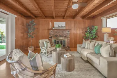 209 N Donneybrooke