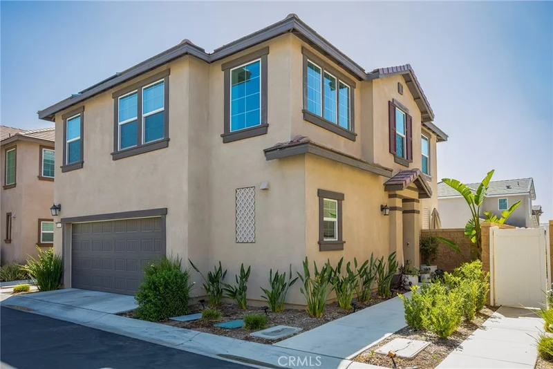 2467 Gunner Ridge Way, Rialto, CA 92377
