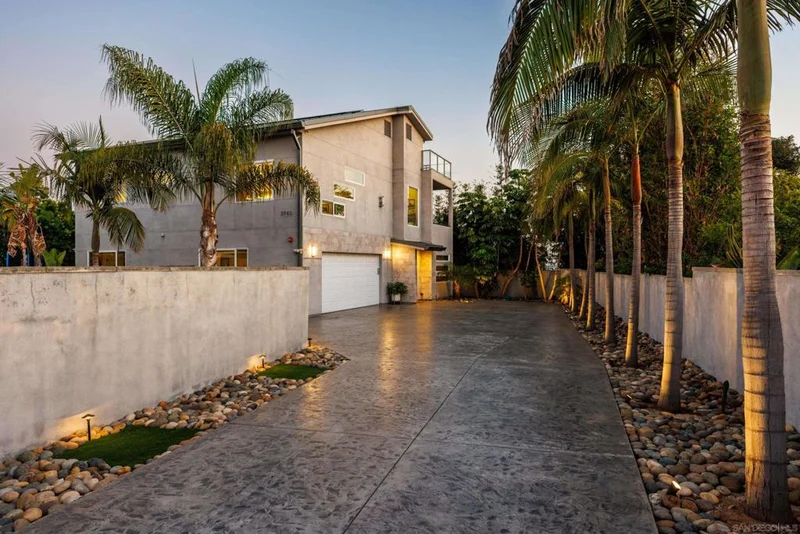 2743 Mesa Dr, Oceanside, CA 92054