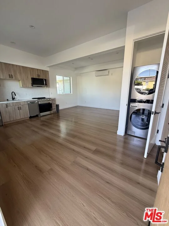 3941 Wade Street 1/2 photo 2