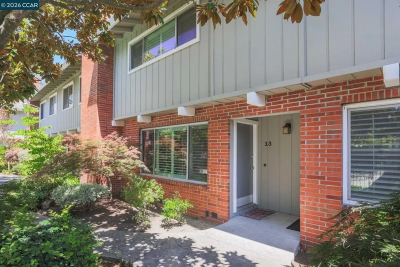 2135 Ascot Dr 13