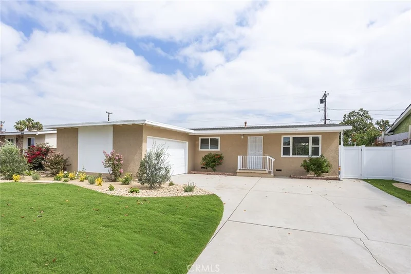 1137 W Baker, Fullerton, CA 92833